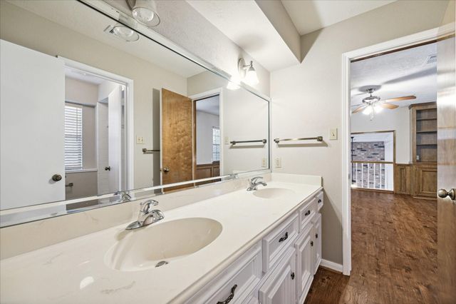 4 Falling Star Road, The Woodlands, TX 77381