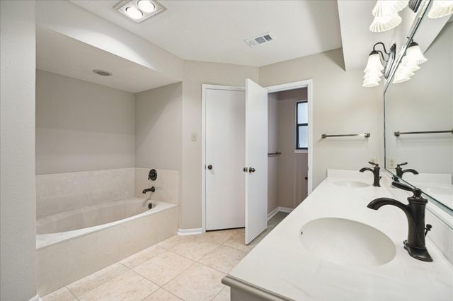 4 Falling Star Road, The Woodlands, TX 77381