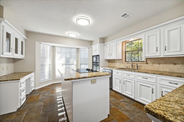 4 Falling Star Road, The Woodlands, TX 77381