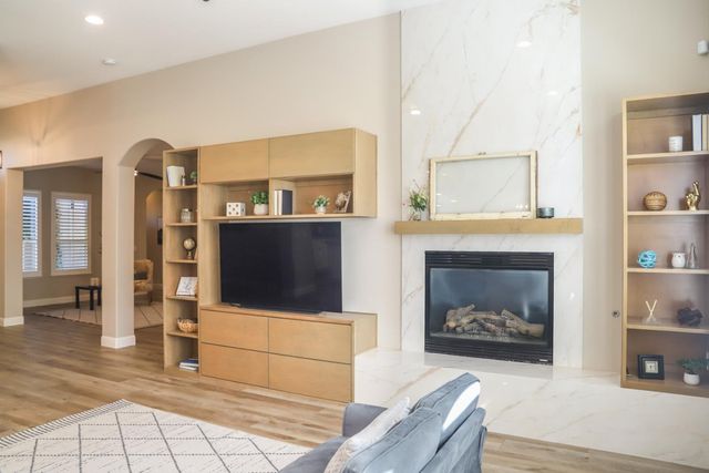 1813 N Ryan Avenue, Clovis, CA 93619