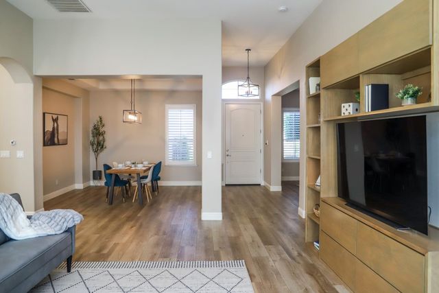 1813 N Ryan Avenue, Clovis, CA 93619