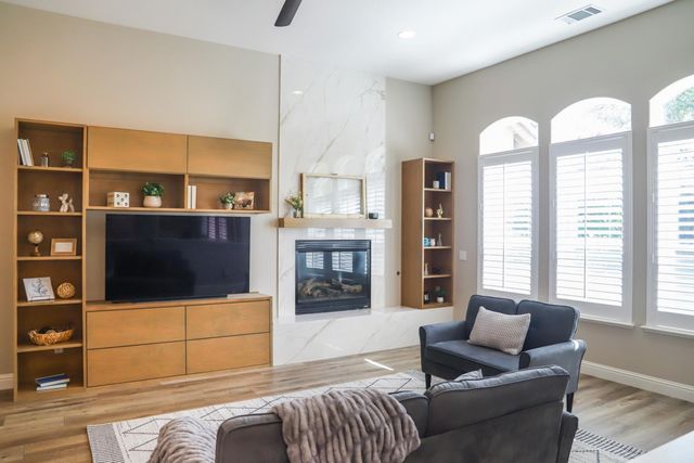 1813 N Ryan Avenue, Clovis, CA 93619
