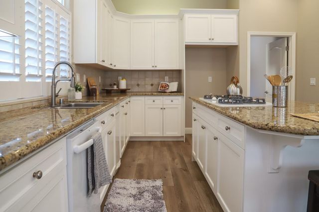1813 N Ryan Avenue, Clovis, CA 93619