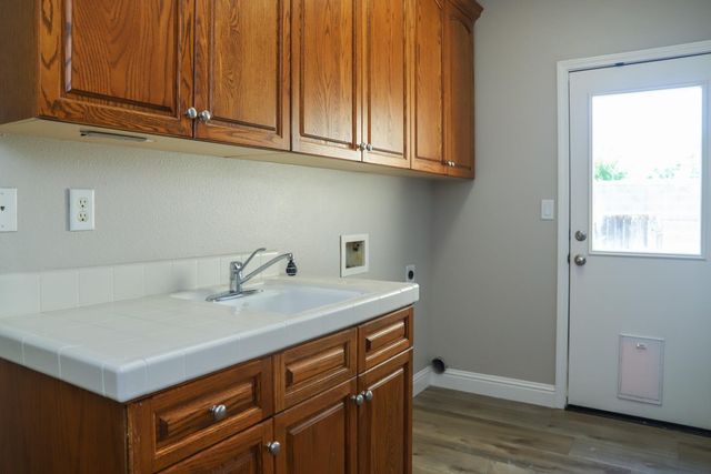 1813 N Ryan Avenue, Clovis, CA 93619