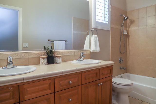 1813 N Ryan Avenue, Clovis, CA 93619