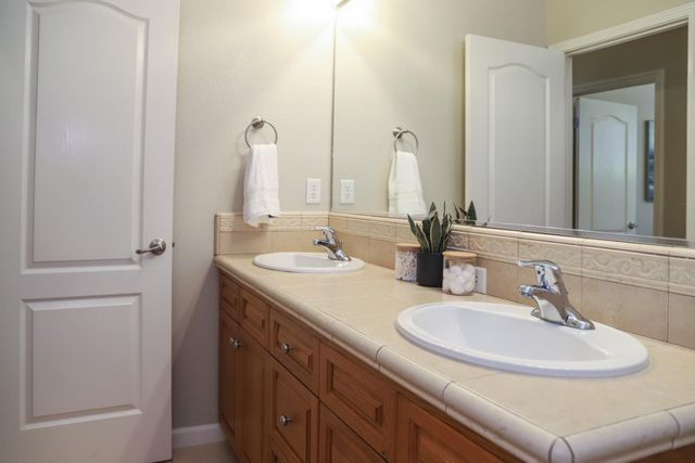 1813 N Ryan Avenue, Clovis, CA 93619