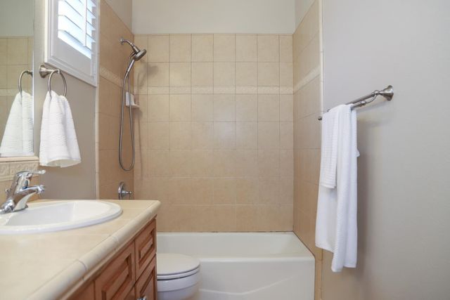 1813 N Ryan Avenue, Clovis, CA 93619