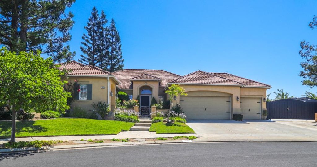 1813 N Ryan Avenue, Clovis, CA 93619