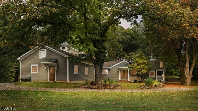 35 Woodledge Rd, Watchung Boro, NJ 07069