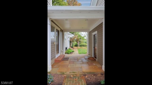 35 Woodledge Rd, Watchung Boro, NJ 07069