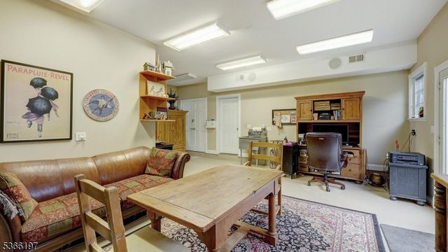 35 Woodledge Rd, Watchung Boro, NJ 07069