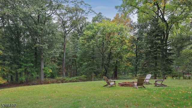 35 Woodledge Rd, Watchung Boro, NJ 07069