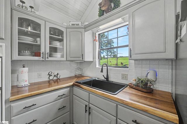 210 Fairway Forest Vw, Fountain Inn, SC 29644
