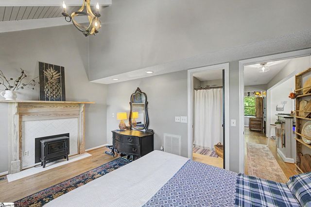 210 Fairway Forest Vw, Fountain Inn, SC 29644