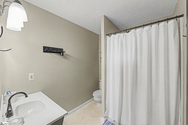 210 Fairway Forest Vw, Fountain Inn, SC 29644