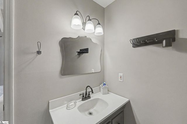 210 Fairway Forest Vw, Fountain Inn, SC 29644
