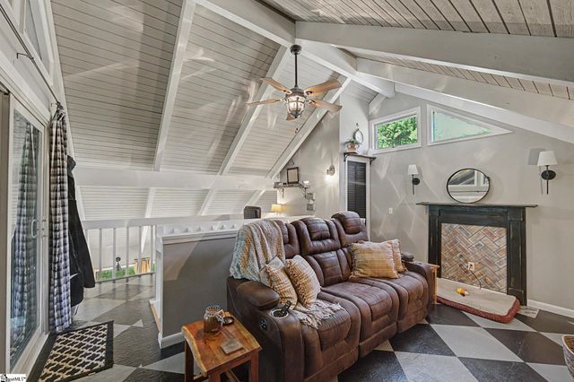 210 Fairway Forest Vw, Fountain Inn, SC 29644