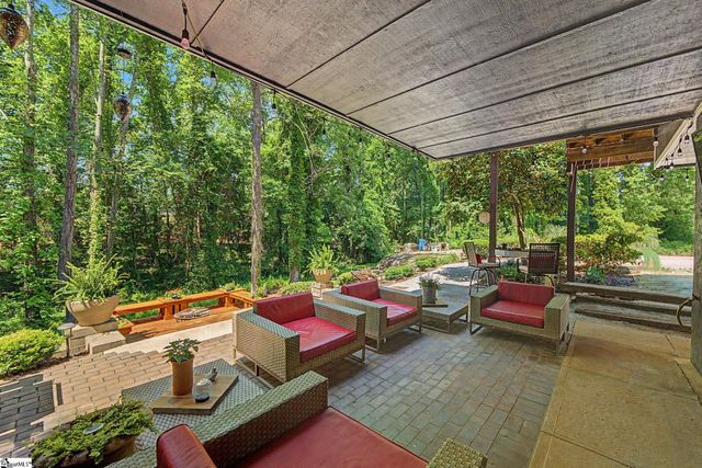210 Fairway Forest Vw, Fountain Inn, SC 29644
