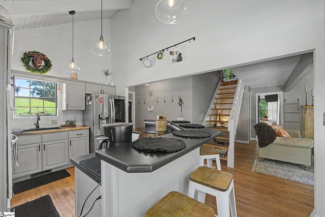210 Fairway Forest Vw, Fountain Inn, SC 29644