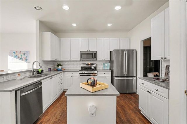 2113 Adams Overlook NW, Atlanta, GA 30318