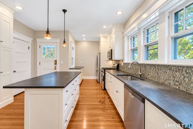 352 McKinley Avenue, New Haven, CT 06405