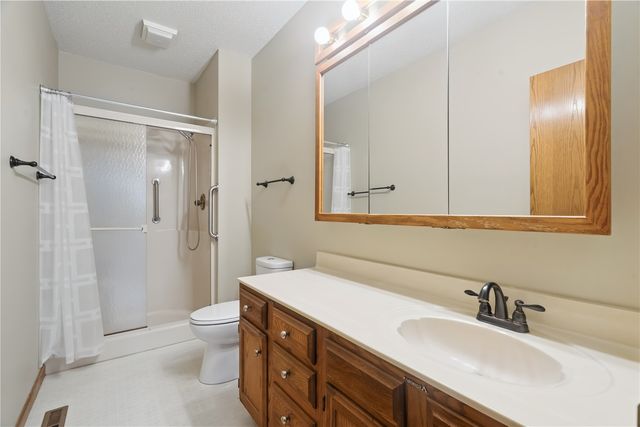 4515 Westchester Drive NE A, Cedar Rapids, IA 52402