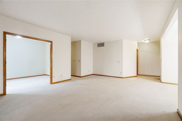 4515 Westchester Drive NE A, Cedar Rapids, IA 52402