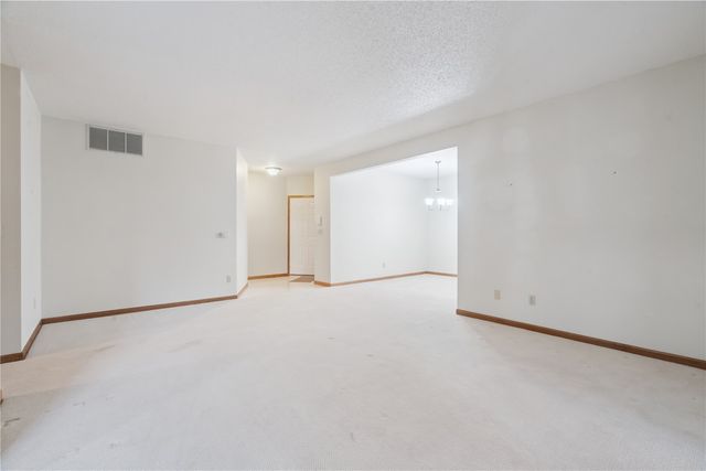 4515 Westchester Drive NE A, Cedar Rapids, IA 52402