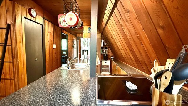 148 Seagate Street SW, Ocean Shores, WA 98569