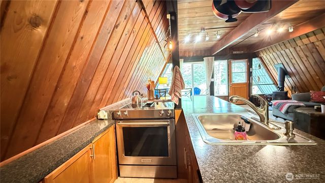 148 Seagate Street SW, Ocean Shores, WA 98569