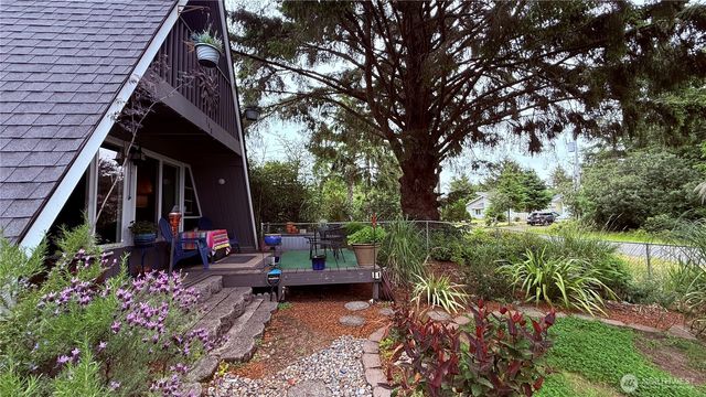 148 Seagate Street SW, Ocean Shores, WA 98569