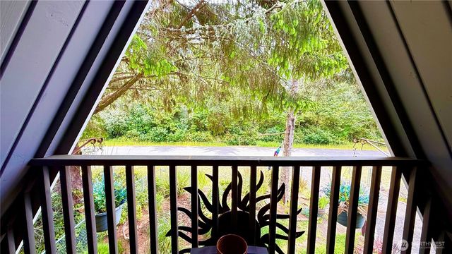 148 Seagate Street SW, Ocean Shores, WA 98569
