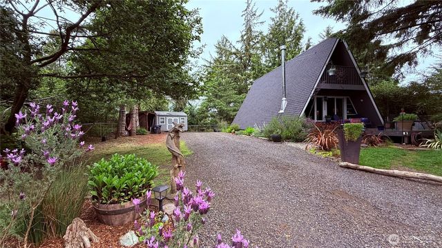 148 Seagate Street SW, Ocean Shores, WA 98569