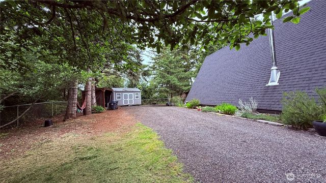 148 Seagate Street SW, Ocean Shores, WA 98569