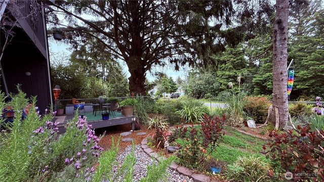 148 Seagate Street SW, Ocean Shores, WA 98569