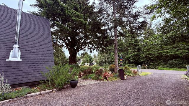 148 Seagate Street SW, Ocean Shores, WA 98569