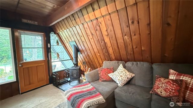 148 Seagate Street SW, Ocean Shores, WA 98569