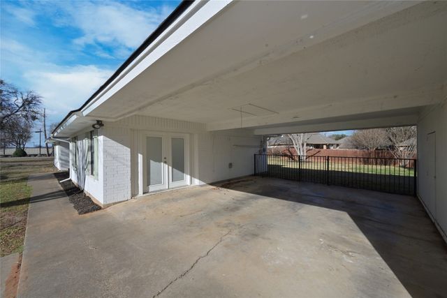 3701 Nocona Drive, De Cordova, TX 76049