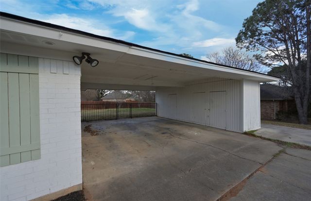 3701 Nocona Drive, De Cordova, TX 76049