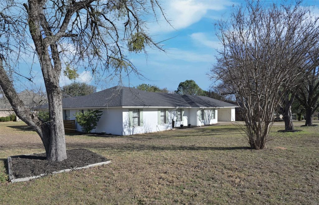 3701 Nocona Drive, De Cordova, TX 76049