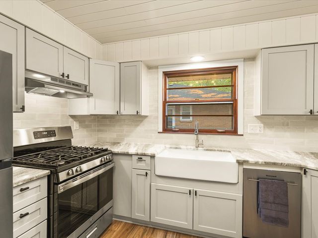 3633 N Court Street, Rockford, IL 61103