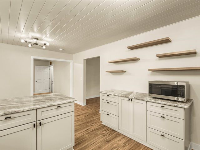 3633 N Court Street, Rockford, IL 61103