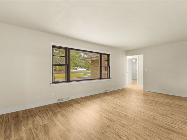 3633 N Court Street, Rockford, IL 61103