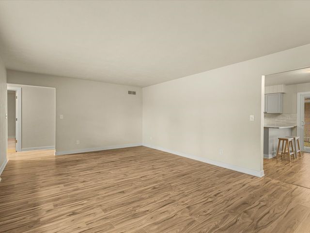 3633 N Court Street, Rockford, IL 61103