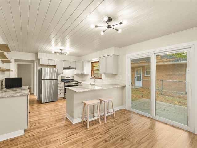 3633 N Court Street, Rockford, IL 61103