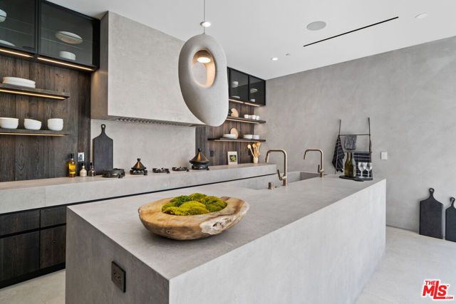 6660 Maryland Drive, Los Angeles, CA 90048