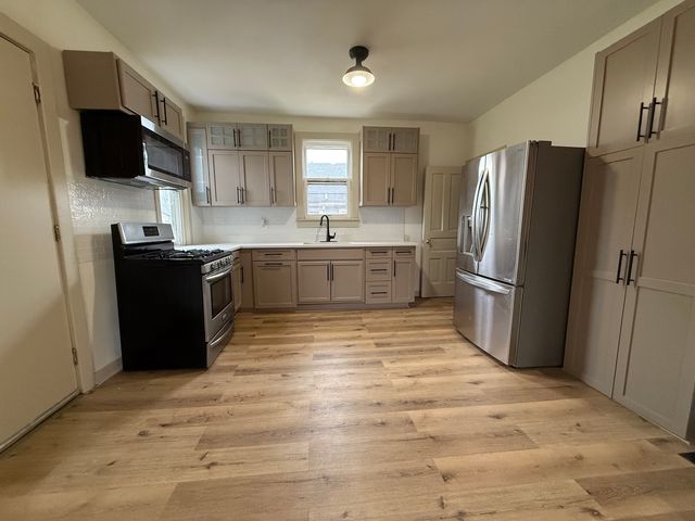 335 North Avenue, Sycamore, IL 60178