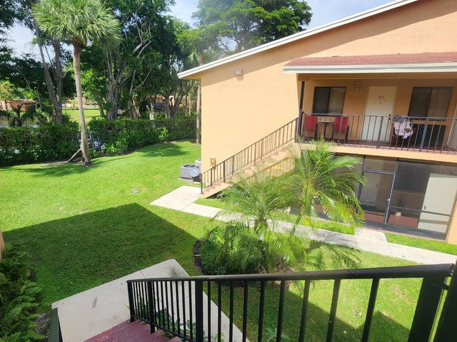 6013 10th Avenue N 208, Greenacres, FL 33463