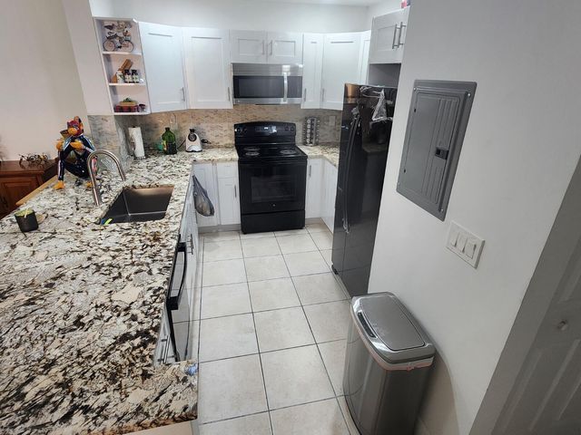 6013 10th Avenue N 208, Greenacres, FL 33463