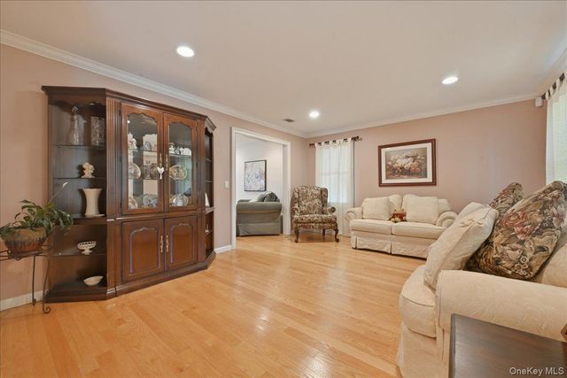 32 Scenic Hills Drive, Ridge, NY 11961